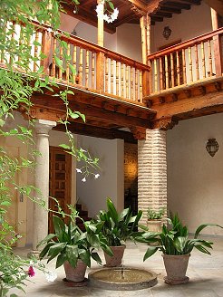 Hotel Santa Isabel patio